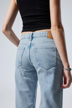 Weekday ARROW LOW RISE REGULAR STRAIGHT LEG JEANS><noscript><img width=
