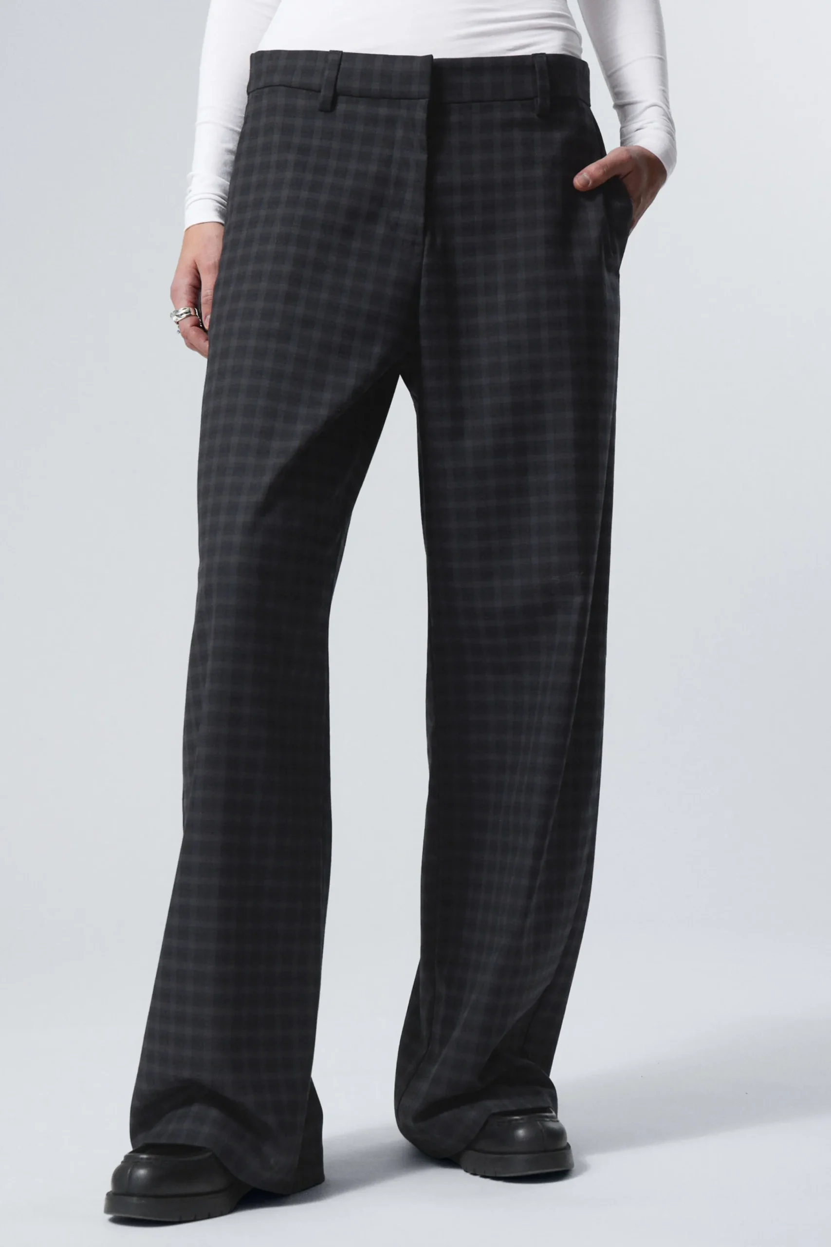 Weekday CHECKED LOW LOOSE SUIT TROUSERS>Women Trousers