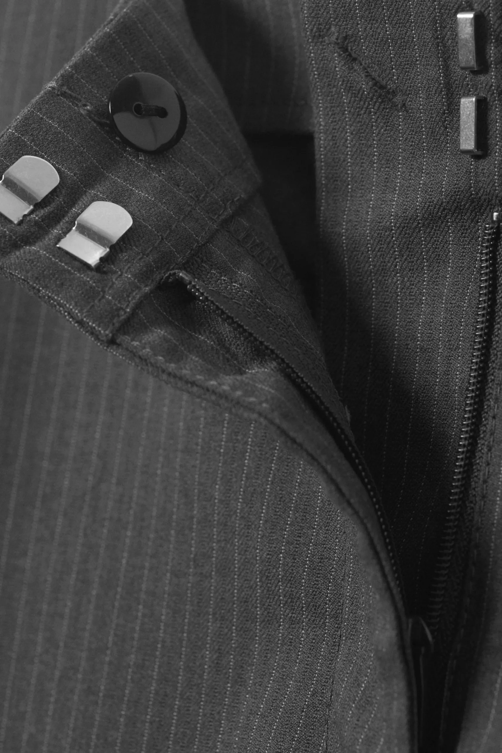 Weekday CUT-OFF WAISTBAND SUITING TROUSERS>Women Trousers