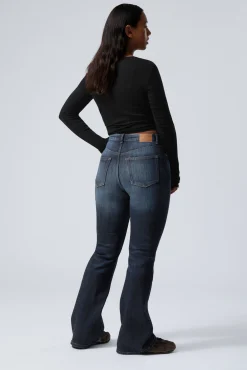 Weekday GLOW CURVE HIGH WAISTED REGULAR FLARED LEG JEANS><noscript><img width=