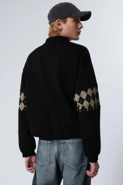 Weekday LOOSE GRAPHIC POLO SWEATSHIRT><noscript><img width=