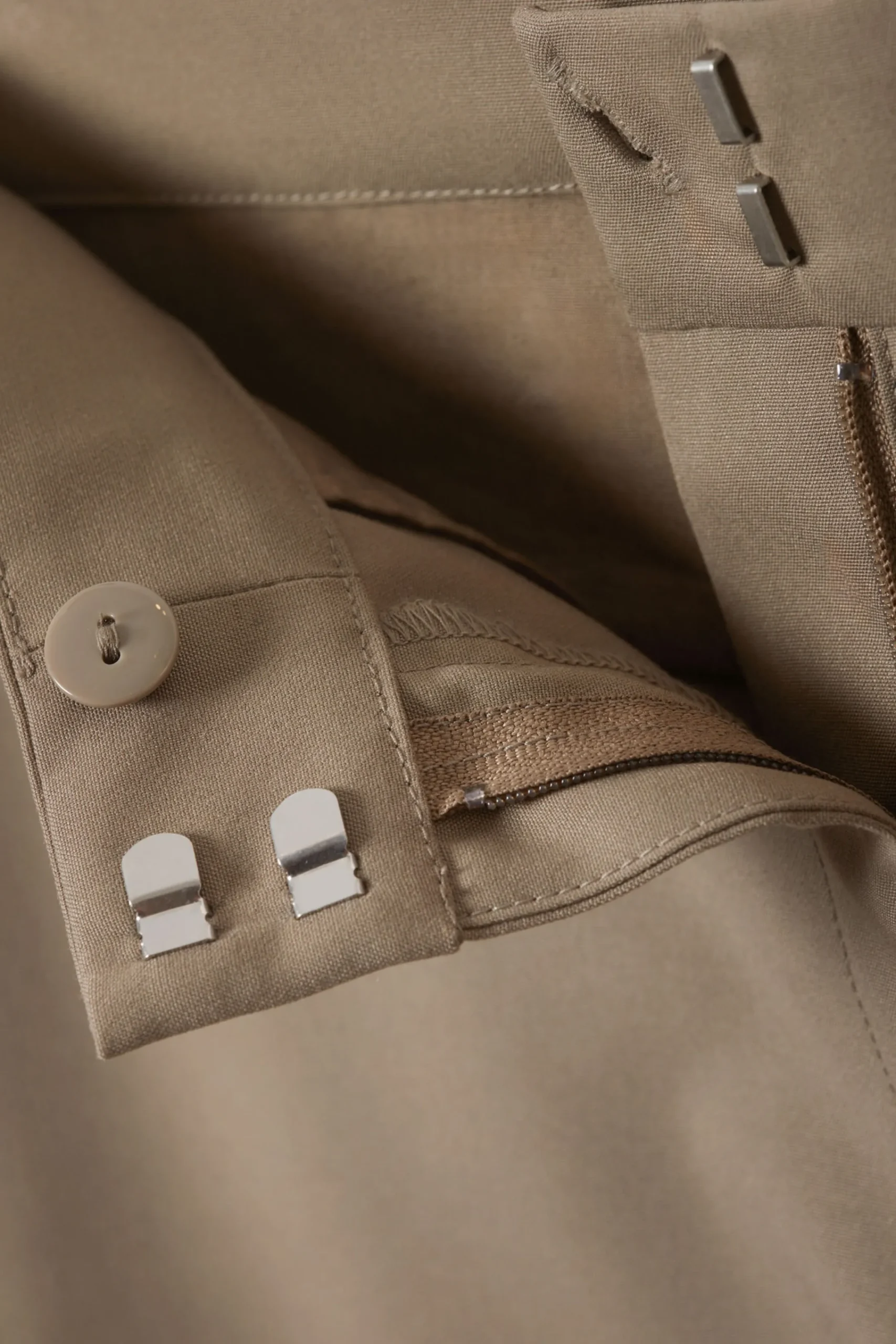 Weekday LOW-WAISTED LOOSE FIT SUIT TROUSERS>Women Trousers