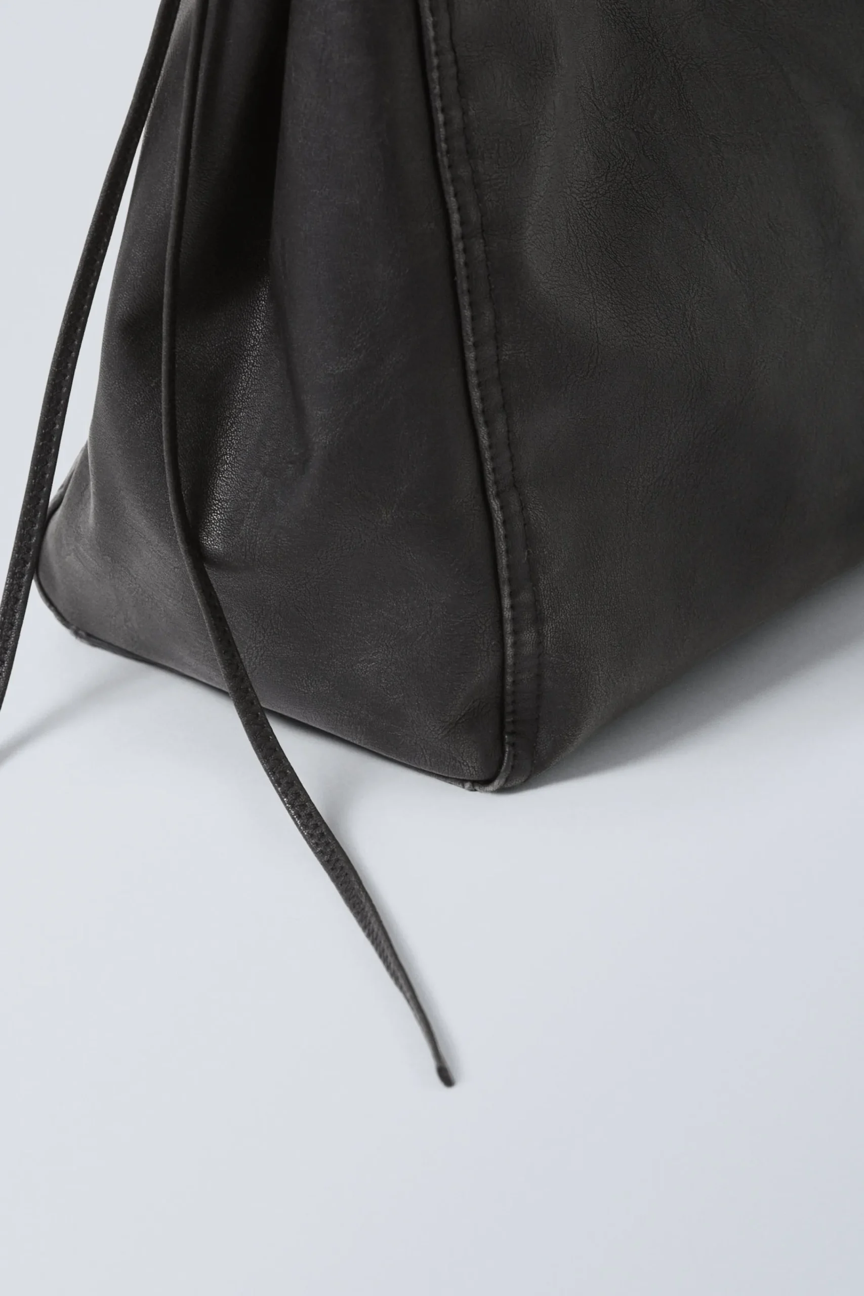Weekday MEDIUM FAUX LEATHER TOTE BAG>Women Bags