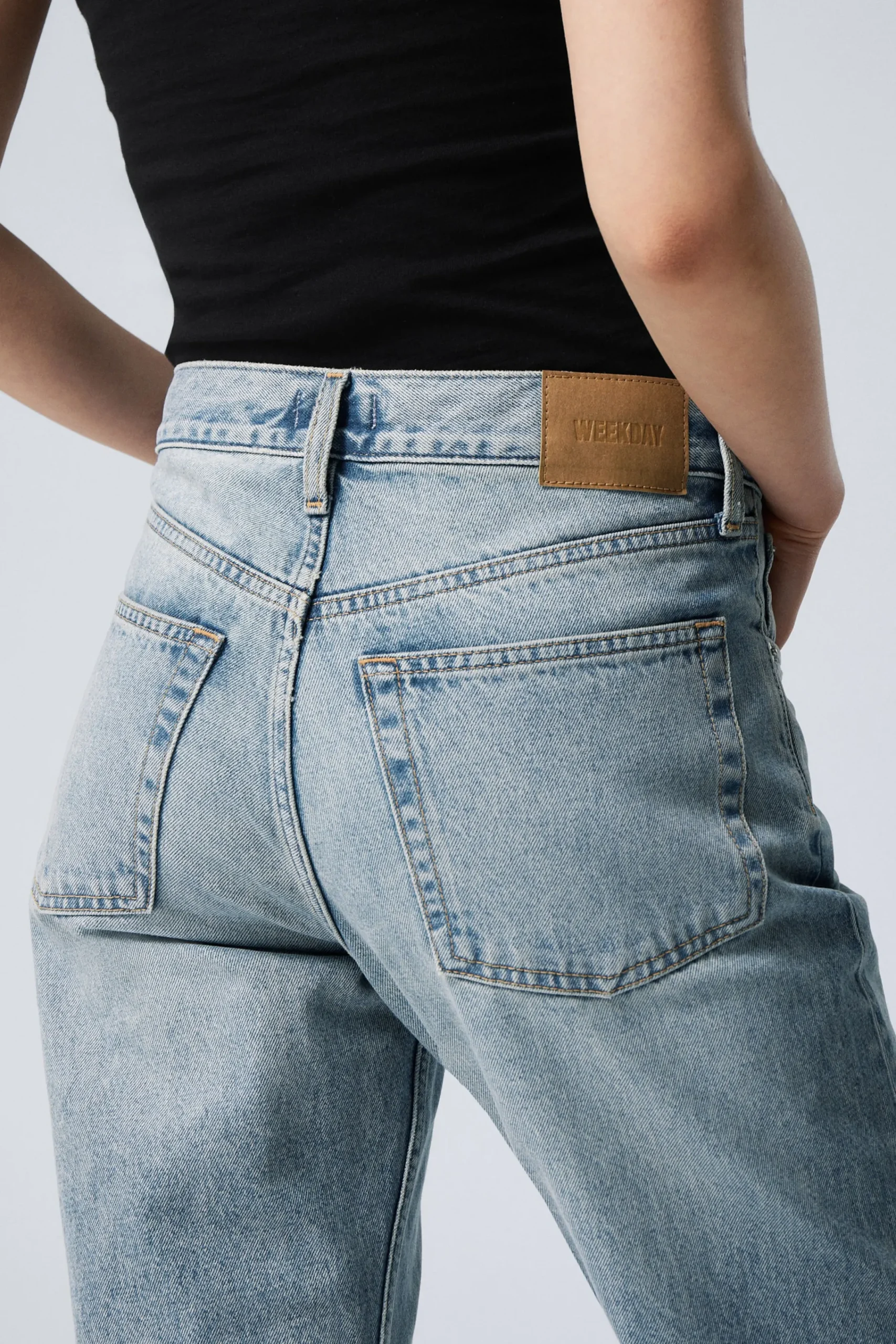 Weekday ORBIT MID RISE REGULAR STRAIGHT LEG JEANS>Women Jeans