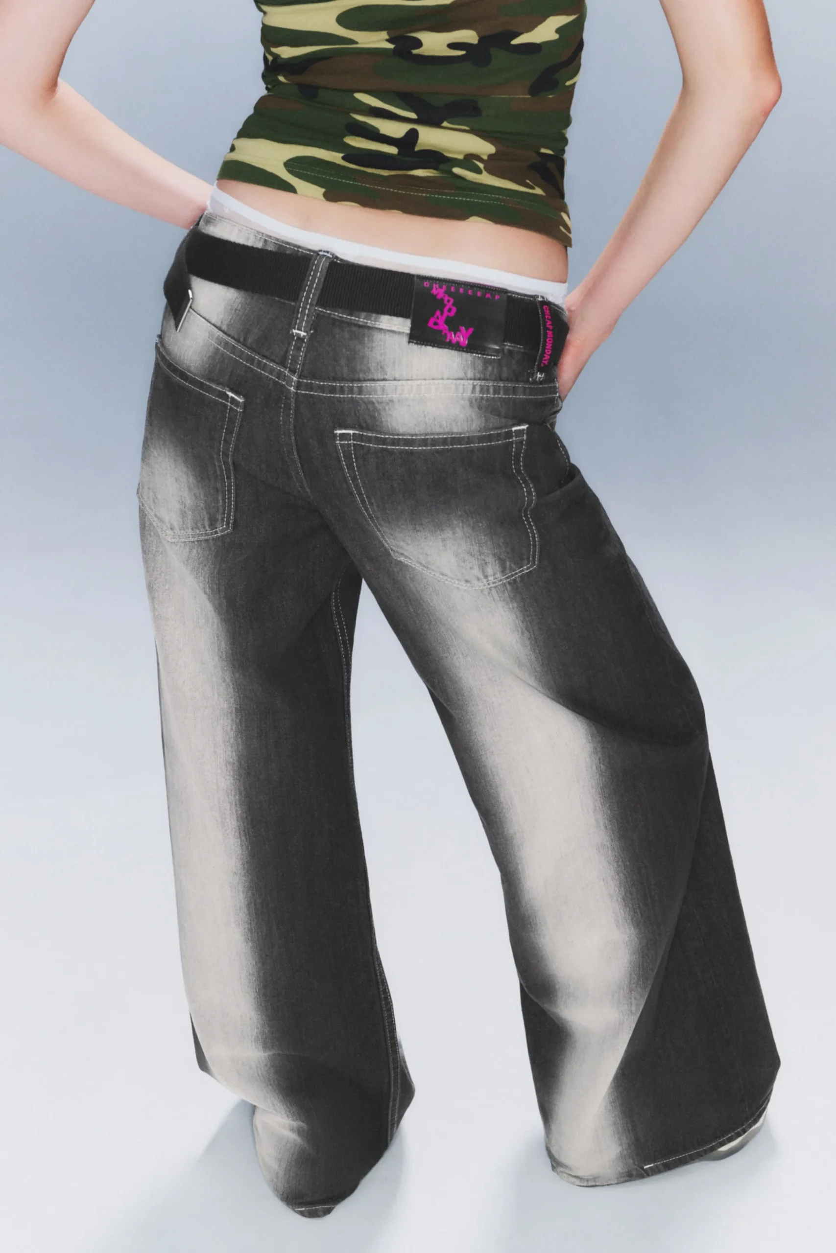 Weekday POSER REGULAR WAIST LOOSE WIDE JEANS>Women Jeans