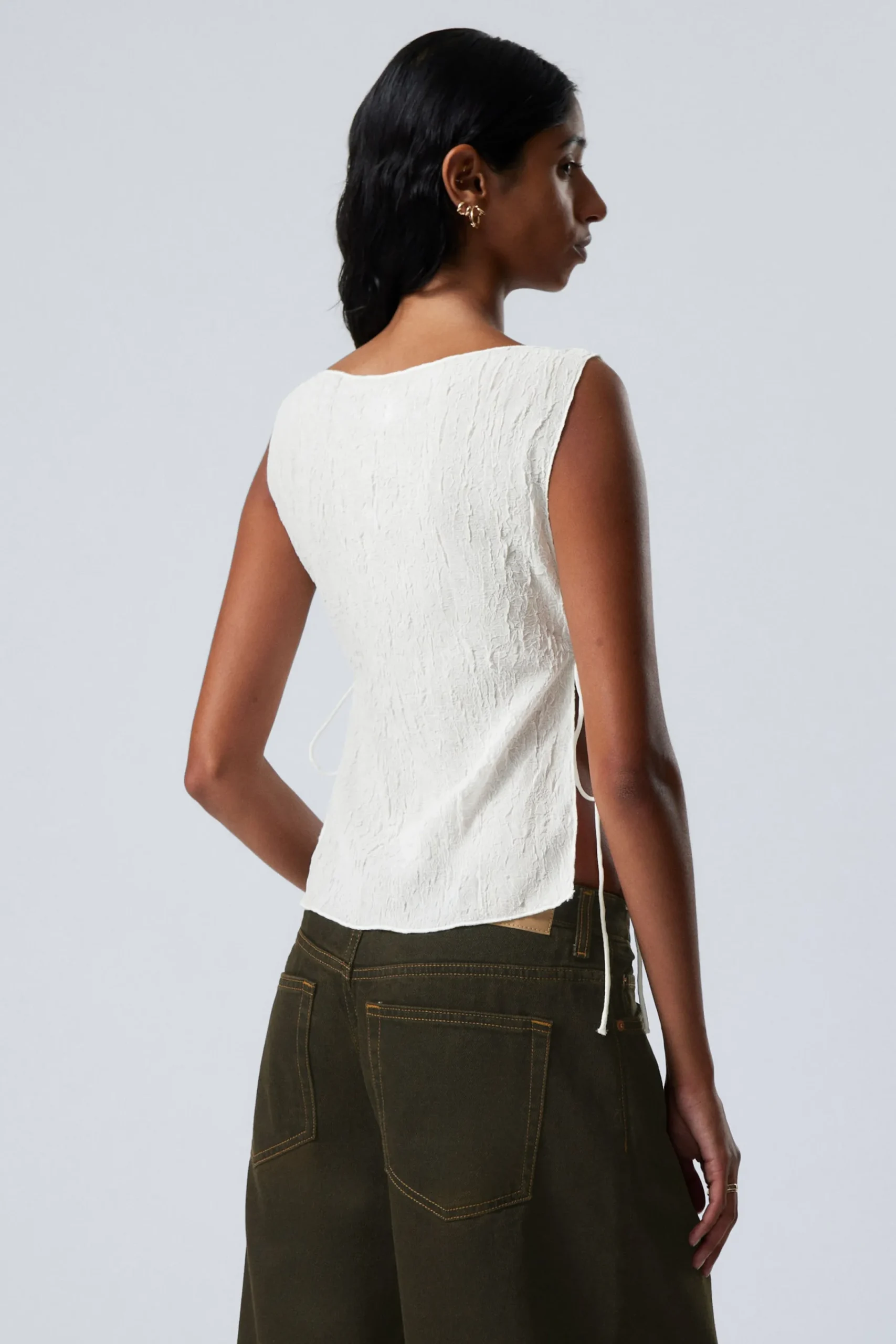 Weekday SLEEVELESS BOAT-NECK TIE TOP>Women Tops