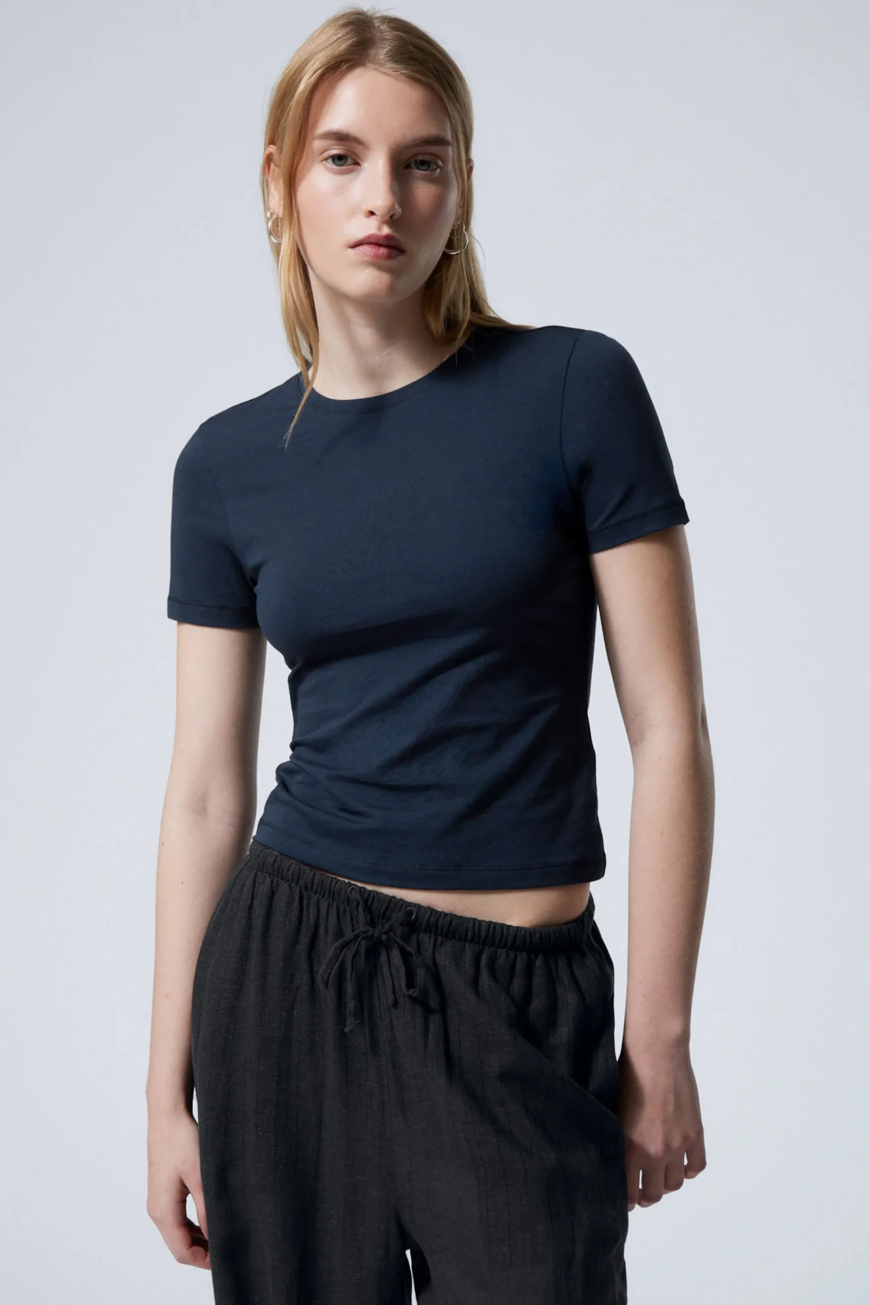 Weekday SLIM FITTED T-SHIRT>Women Basics|T-Shirts