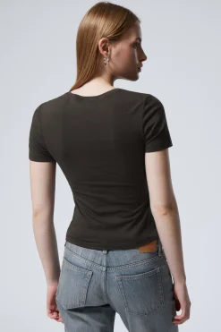 Weekday SLIM FITTED T-SHIRT><noscript><img width=