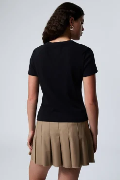 Weekday SLIM FITTED T-SHIRT><noscript><img width=